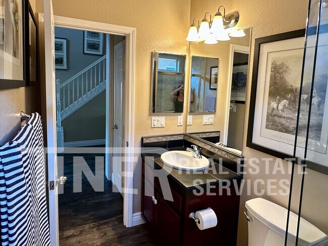 Building Photo - 3576 Hume St