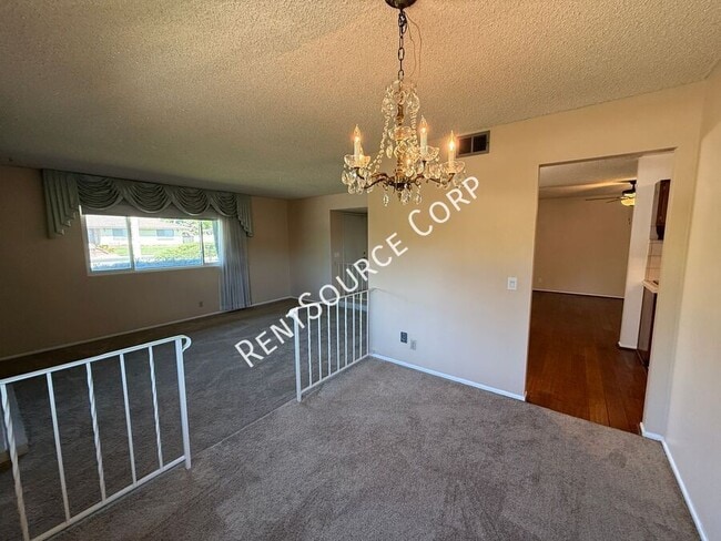 Building Photo - 39642 Country Club Dr