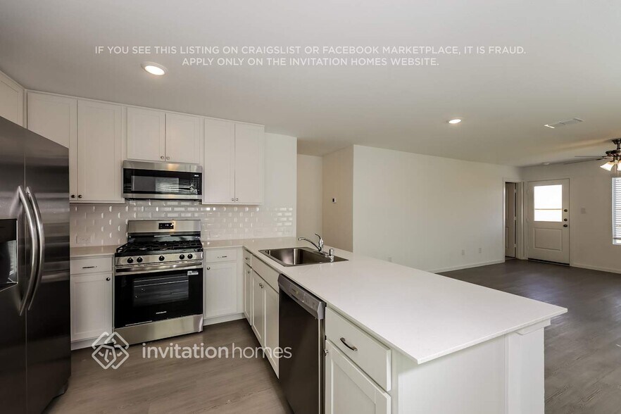 Building Photo - 1410 Merlin Blf St
