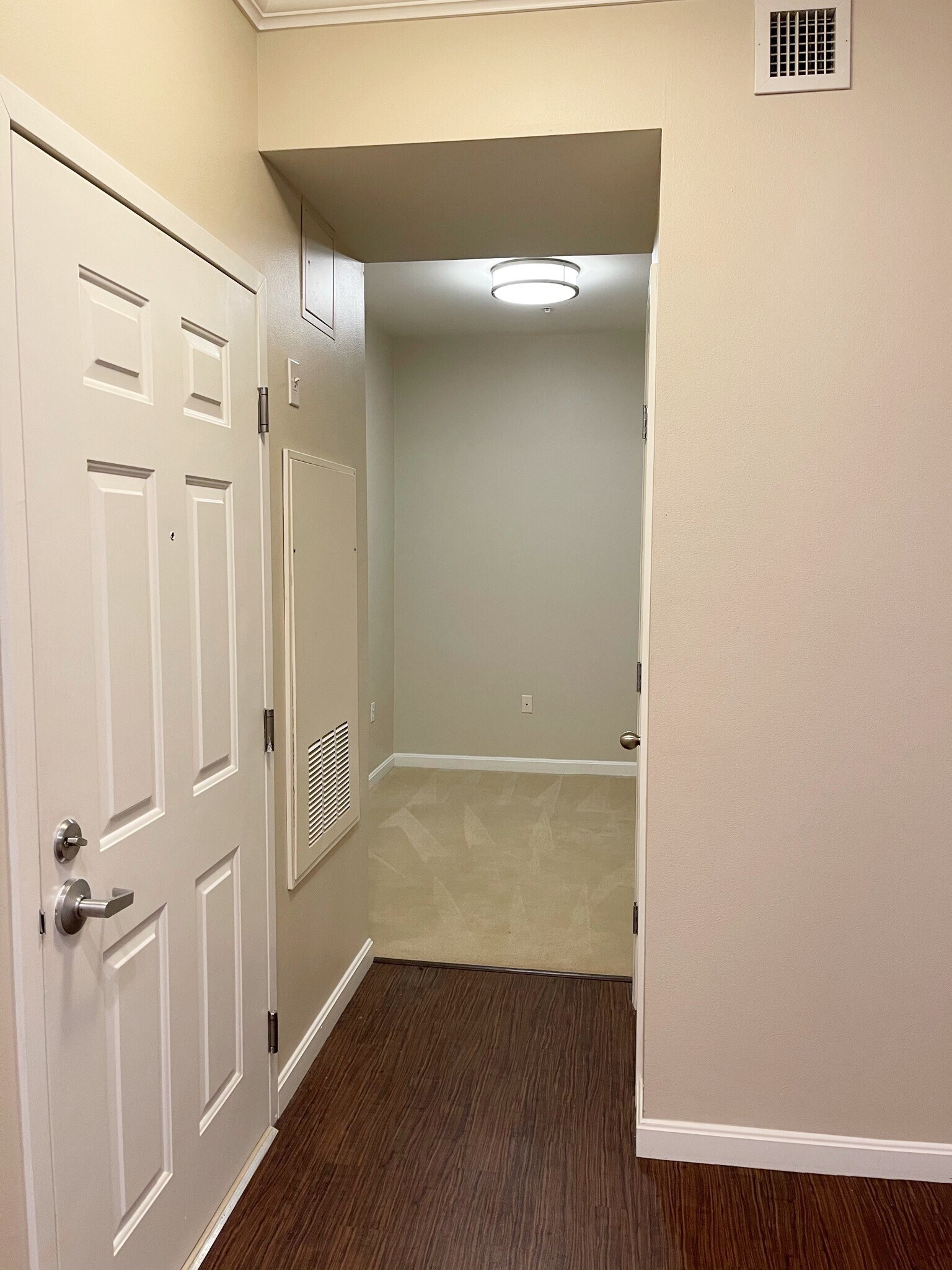 Building Photo - 903 Providence Place