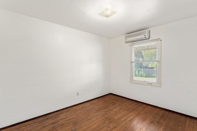 Building Photo - 530-32 W Ivy St
