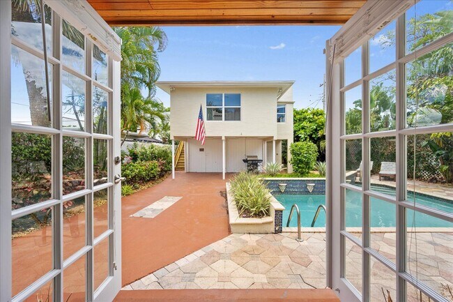 Building Photo - 221 Greymon Dr