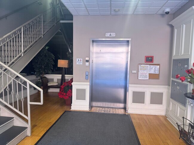 Building Photo - 803 Sip St