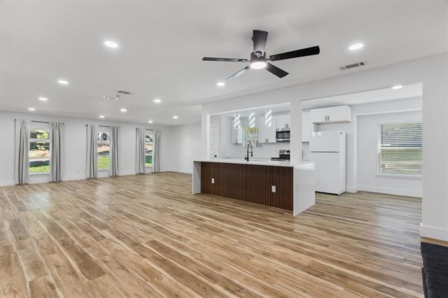 Building Photo - 219 Lakeview Dr