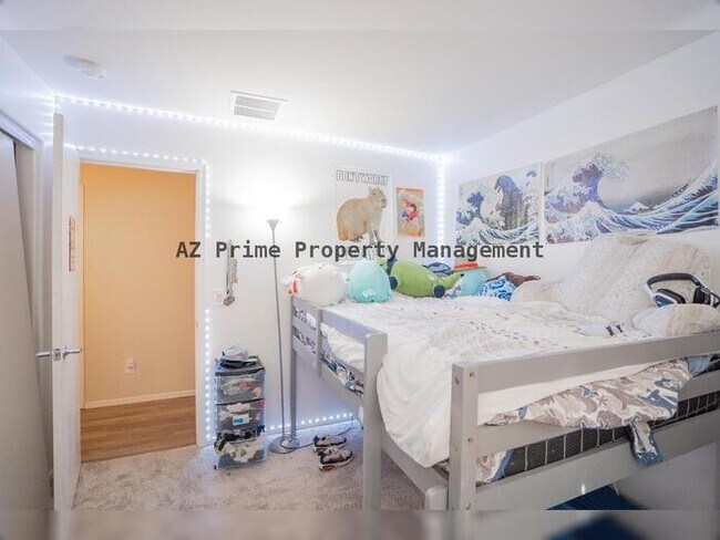 Building Photo - 15160 W Smokey Dr