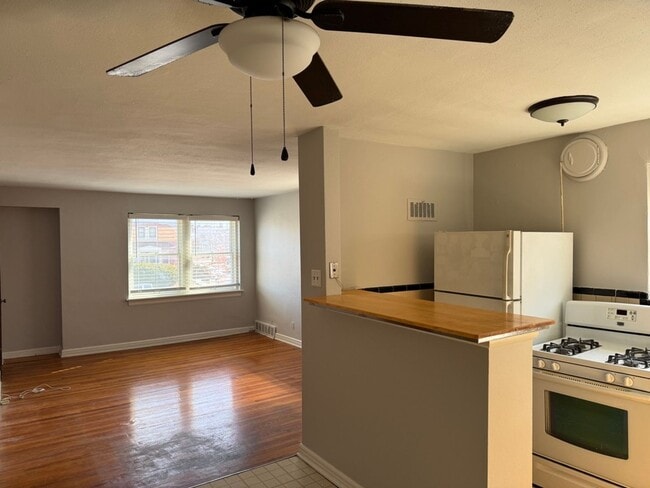 Building Photo - 4519 Jamieson Ave