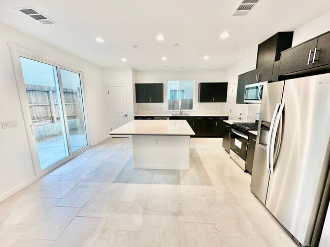 Building Photo - BRAND NEW 3/2.5 Lennar In Riverstone Community