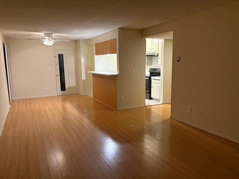 Building Photo - 12600 Fonthill Ave