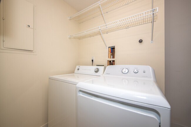 Building Photo - 1517 Woodland Ct