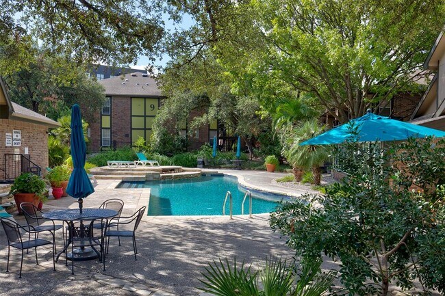 Building Photo - 7685 Northcross Dr