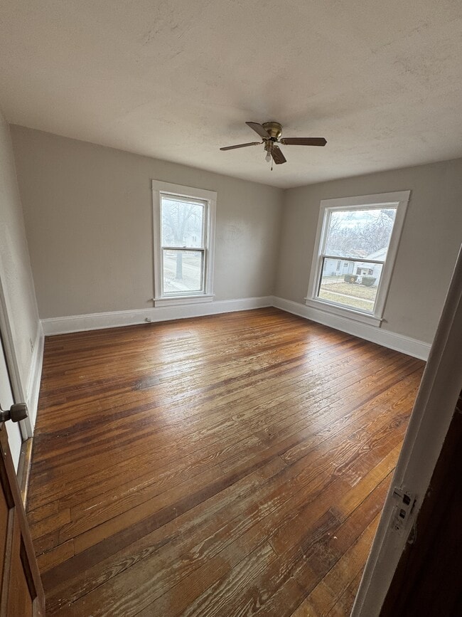 Building Photo - 732 NE Sumner St