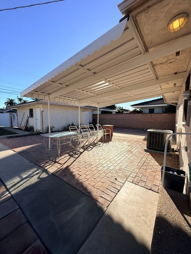 Building Photo - 3Bd House w/ HUGE Yard + RV Parking + New Appliances!