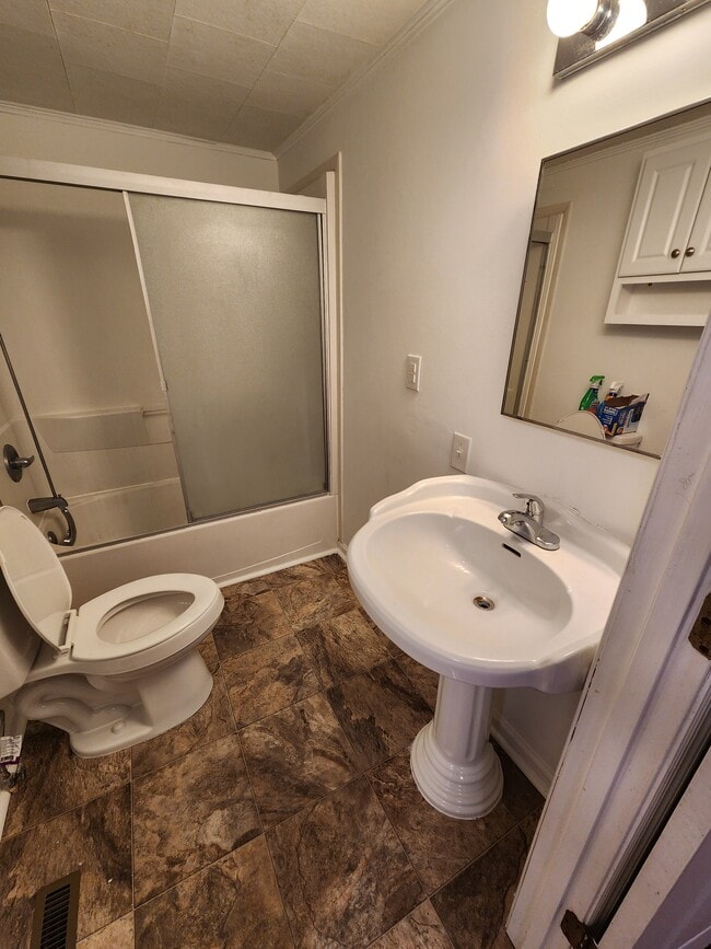 Building Photo - 2000 Oxnard Rd