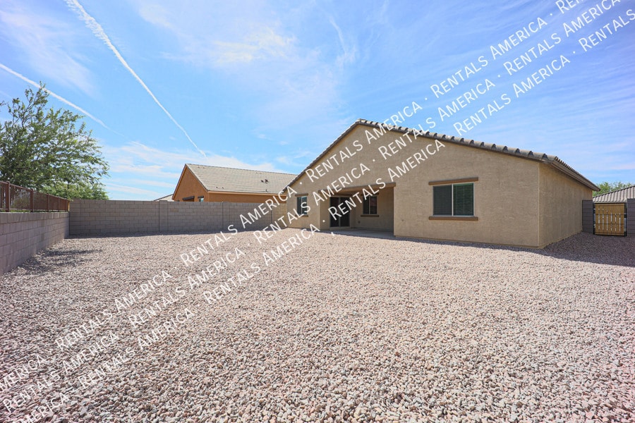 Building Photo - 466 W Black Hawk Pl