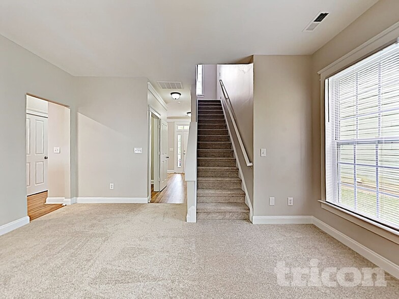 Building Photo - 6723 Dunton St