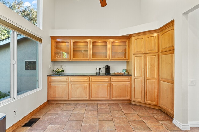 Building Photo - 10961 Limetree Dr