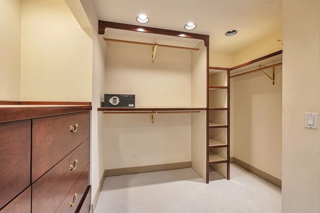 Building Photo - CLICK "REQUEST A TOUR" NOW!