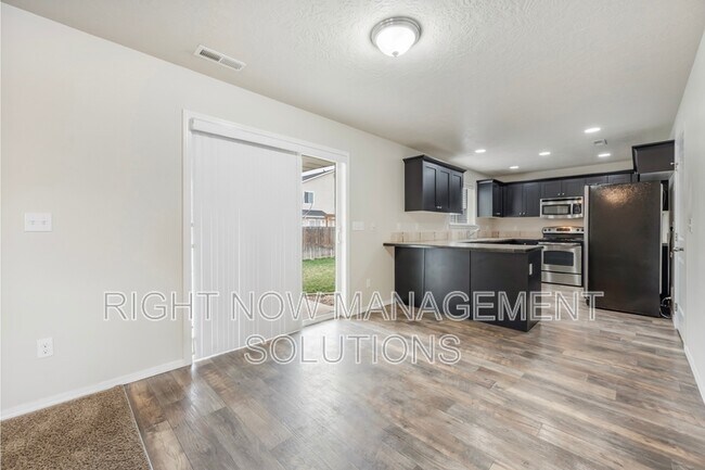 Building Photo - 1860 E Adelaide Dr