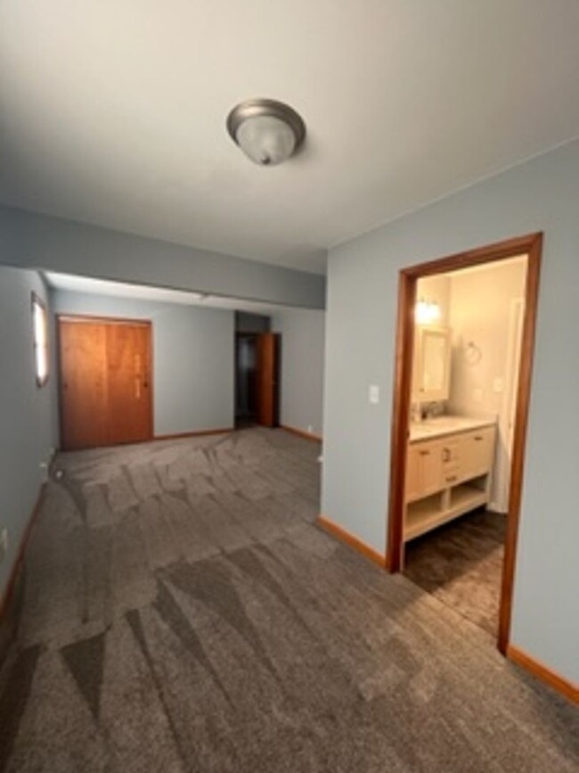 Building Photo - Single Family 2 bedroom 2 bath in LeClaire