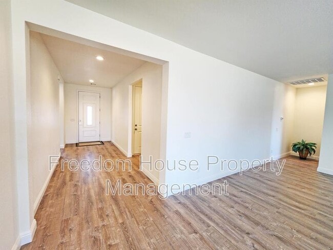 Building Photo - 6660 Stubblefield Dr