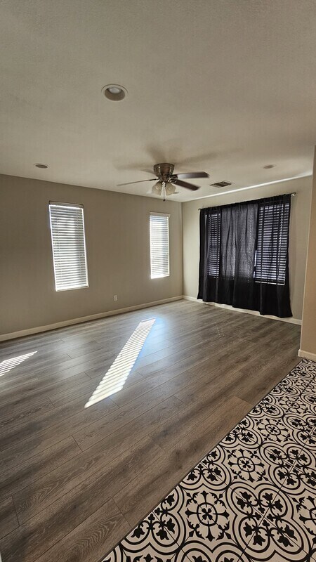 Building Photo - 711 S Roca St