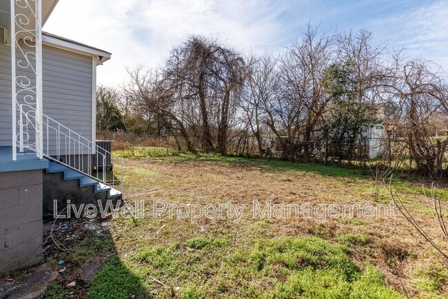 Building Photo - 408 Miles Ave