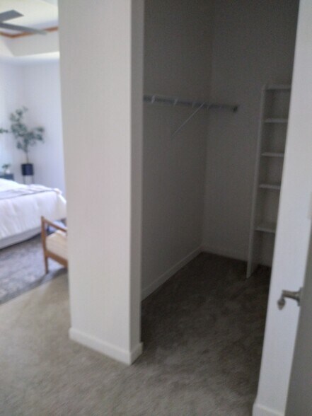 Building Photo - 2731 Pond Dr