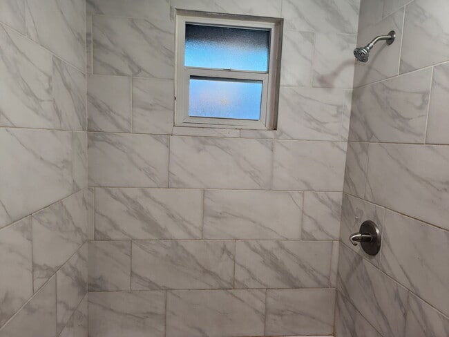 Building Photo - CHARMING 2 BEDROOMS 1 BATHROOM FOR LEASE S...