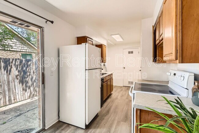 Building Photo - 1350 Zephyr St