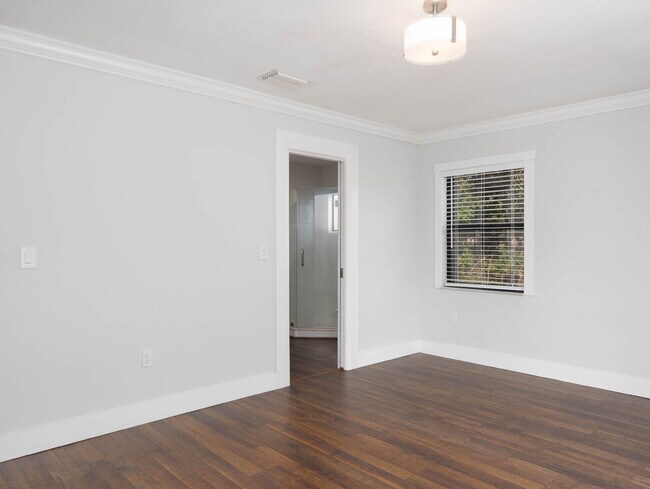 Building Photo - Country-Style Sarasota Living on a Full Acre - Pool Home with Oversized Workshop — Move-In Ready Now