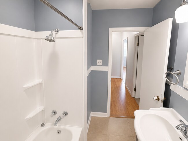 Building Photo - 6207 Middlerose Cir