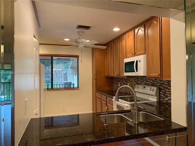 Building Photo - 130 SE 7th St