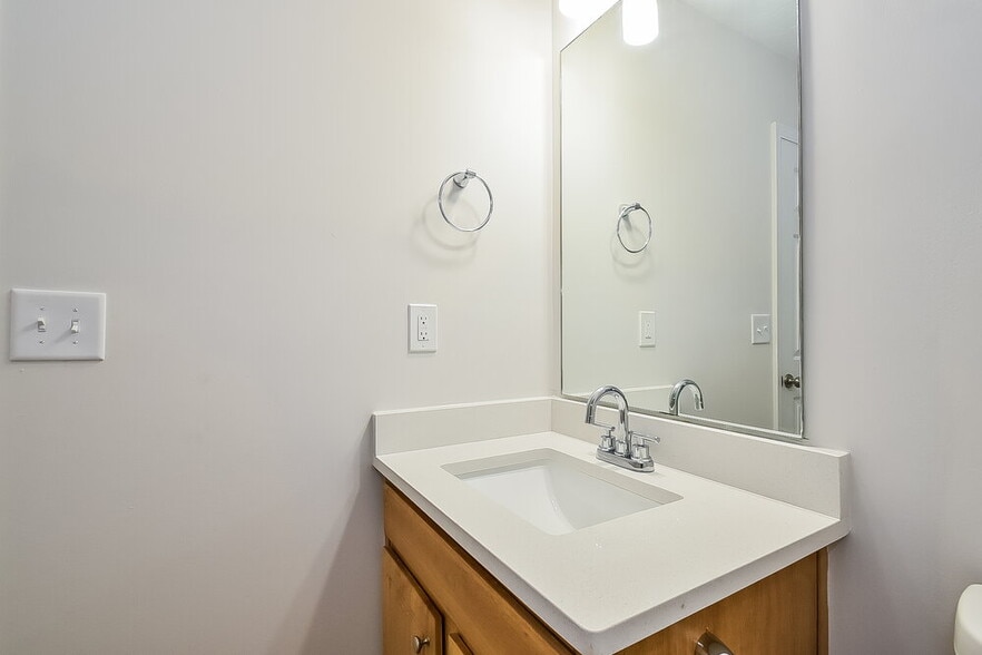 Building Photo - 512 Tori Ct