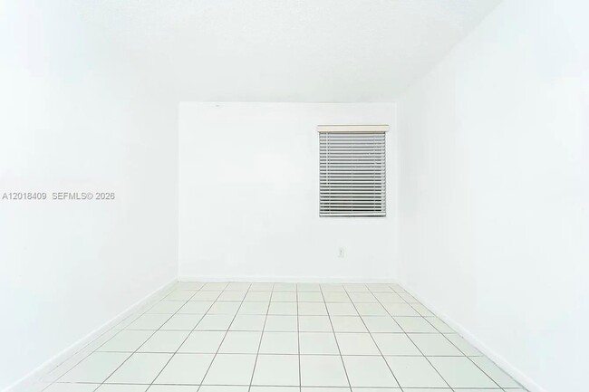 Building Photo - 576 NW 114th Ave