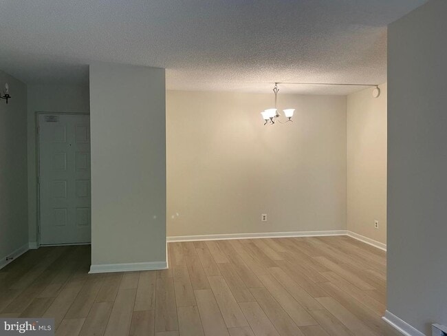 Building Photo - 15311 Beaverbrook Ct