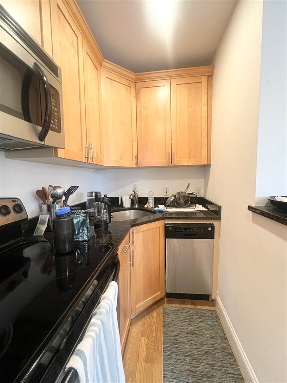 Building Photo - 55 Magazine St