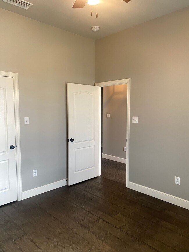 Building Photo - Executive rental on Carrera!  3/2/2