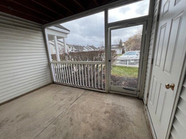 Building Photo - 2664 S Knightsbridge Cir