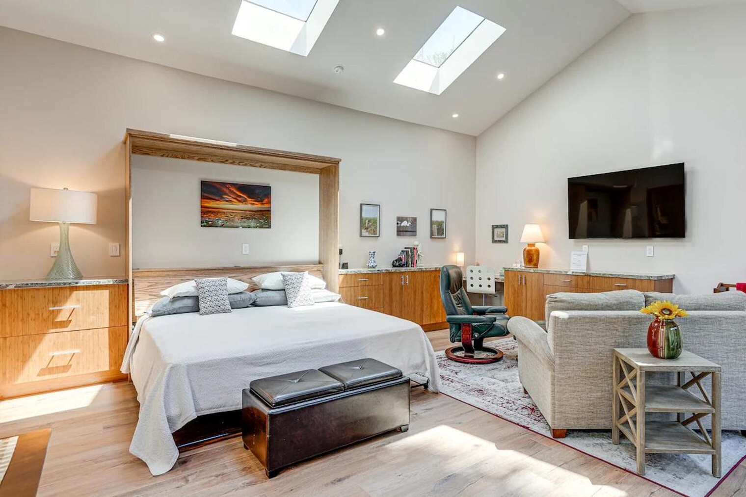 Building Photo - 2820 Van Buren St