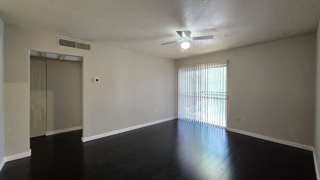 Building Photo - FOR RENT 1 bed 1 bath condo across VA hospital, available now.
