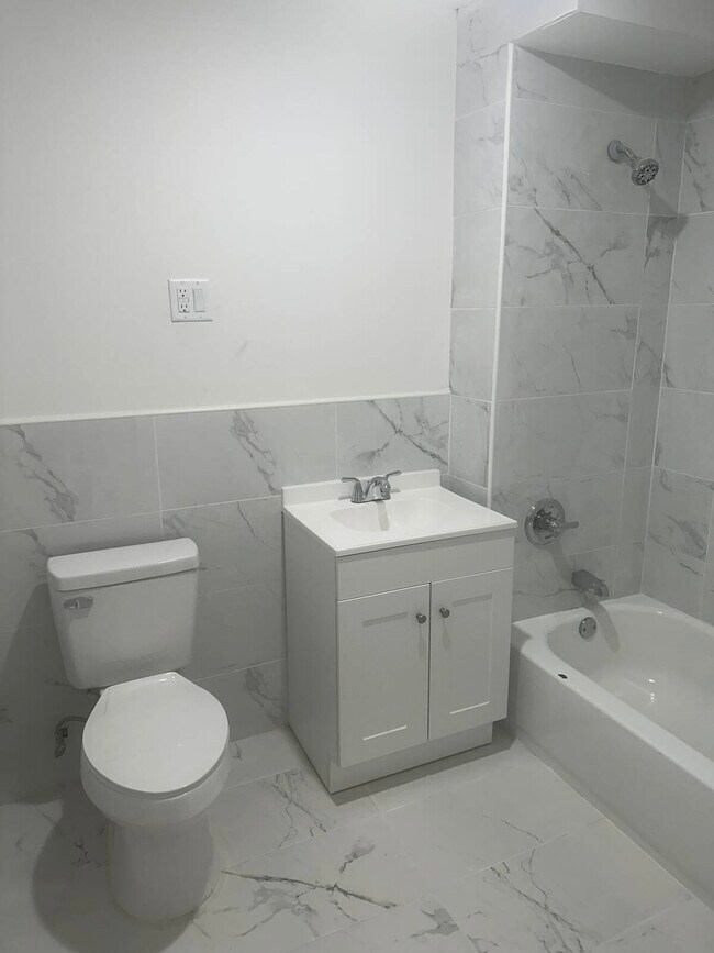 Building Photo - 947 College Ave