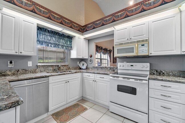 Building Photo - 7922 Sandy Pointe Dr