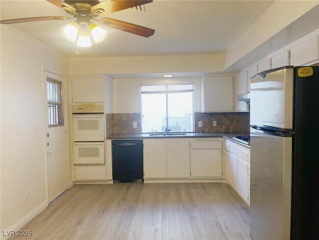 Building Photo - 6802 Bonillo Dr