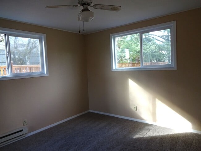 Building Photo - Coming Soon - Cute & Convenient Springfield Home.