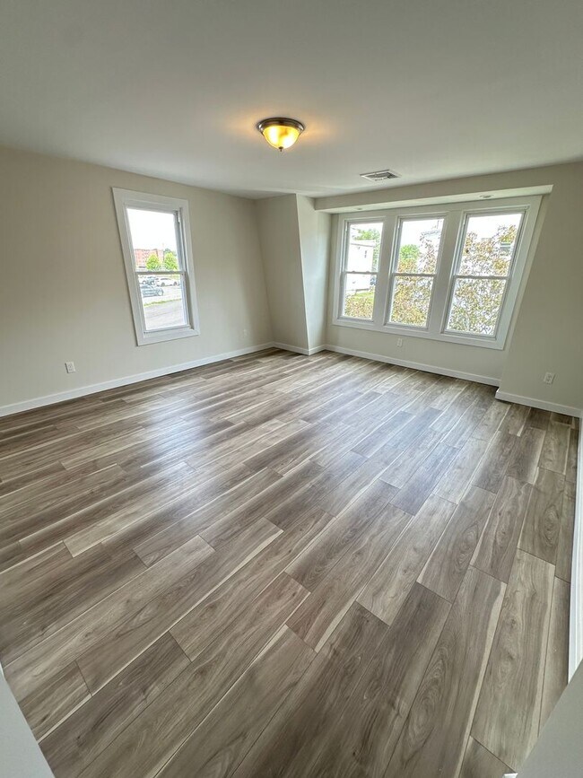 Building Photo - 26 Cedar St