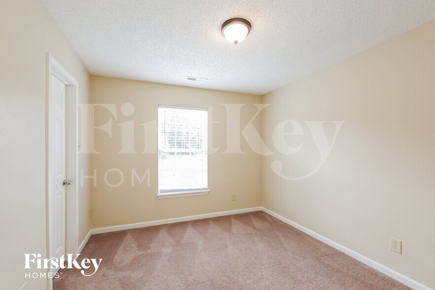 Building Photo - 14226 Hartwell Farm Dr