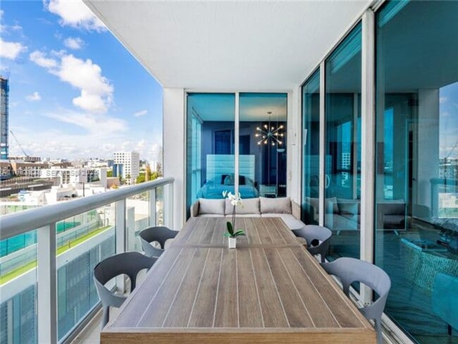 Building Photo - 480 NE 30th St