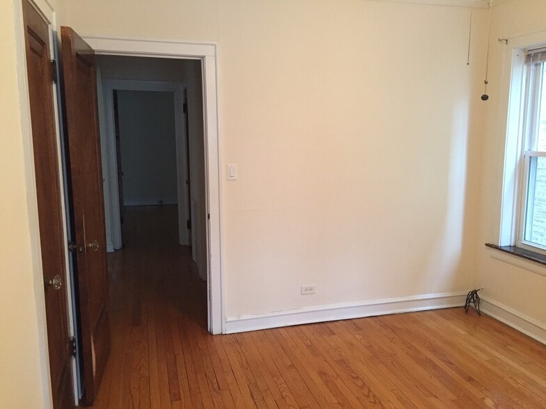 Bedroom 2 - 4844 Elm St