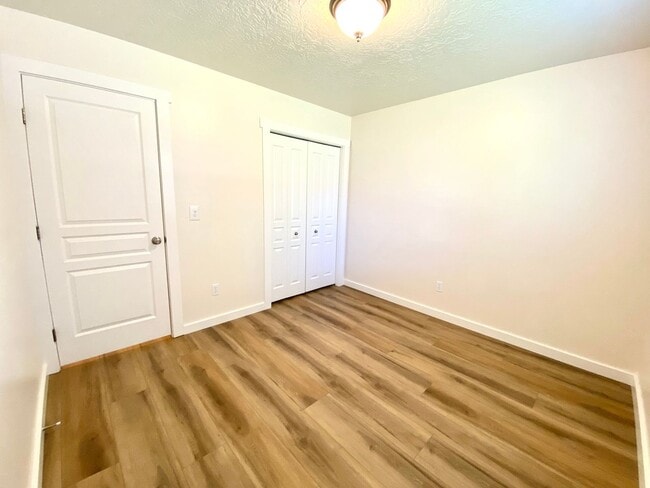 Building Photo - 4 bedroom PLUS office or 5th bedroom in NW Meridian Avail Mid August