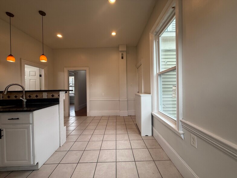 Building Photo - 4 Wabon St